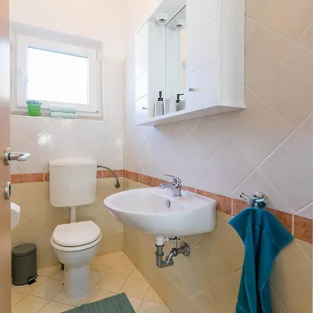 Tessa Apartment *